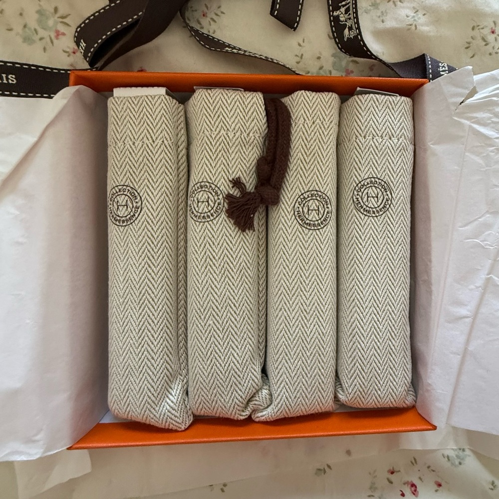 Hermès Orange Gift Box with Ribbon - Picture 7 of 9